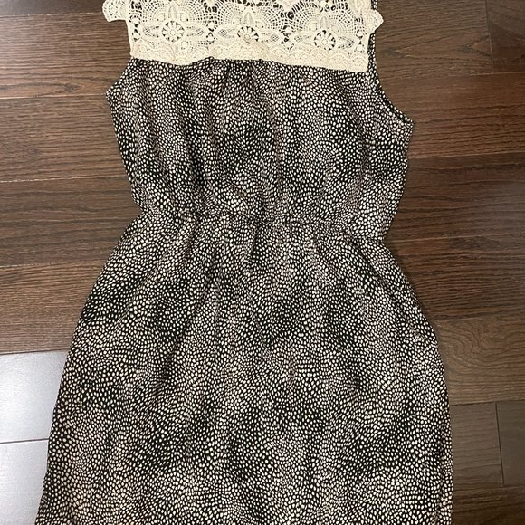 Tulip Cut Animal Printed Sleeveless Dress with Crochet Detailing - Picture 5 of 6